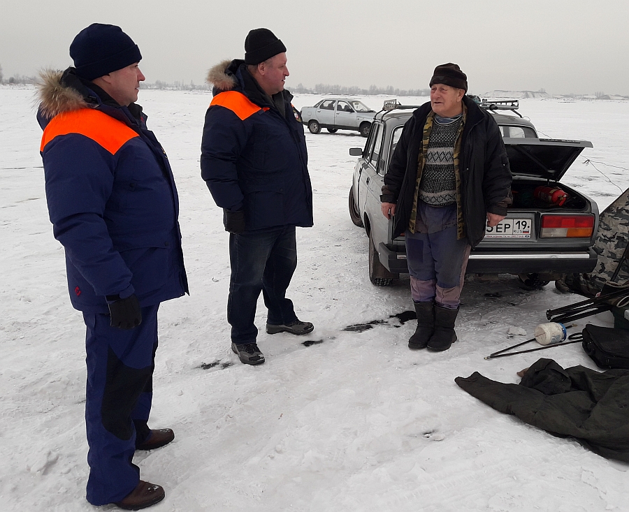 Спасатели советуют автовладельцам держаться подальше от водоемов