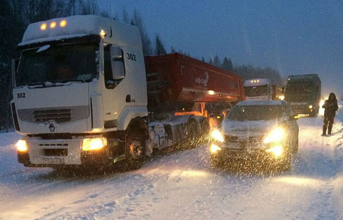 Движение на закрытой для автобусов федеральной трассе под Красноярском возобновлено