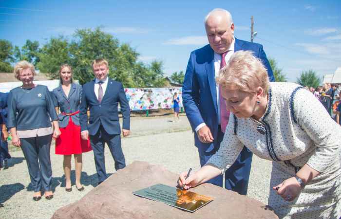 Ольга Васильева заложила новую школу в Хакасии