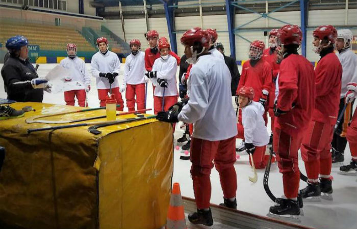 «Саяны» вышли на большой лед