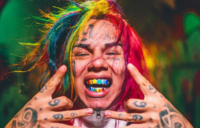 Российские фанаты массово обматерили рэпера 6ix9ine за отмену концерта в Москве 8