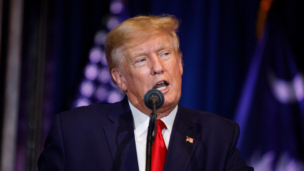 Трамп сообщил о намерении продолжать поставки оружия Украине