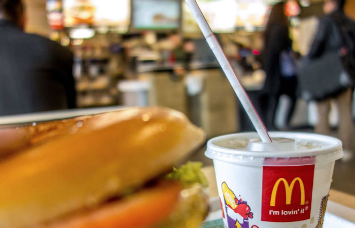 McDonald's откажется от пластиковых трубочек