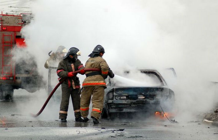 Автомобиль горел в Абакане