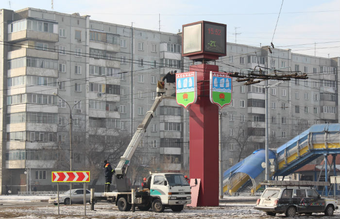 В Абакане кольцо на Трудовой украсила символика города