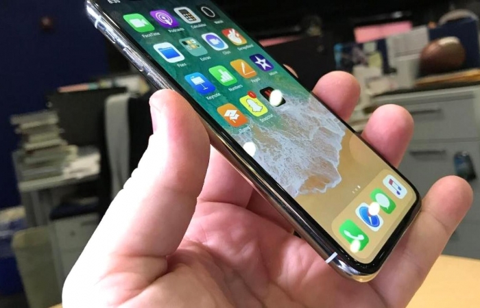 Apple сократила план производства iPhone X