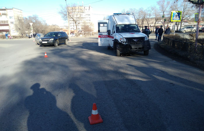 В Саяногорске пять человек пострадали в ДТП с автомобилем "Скорой помощи"