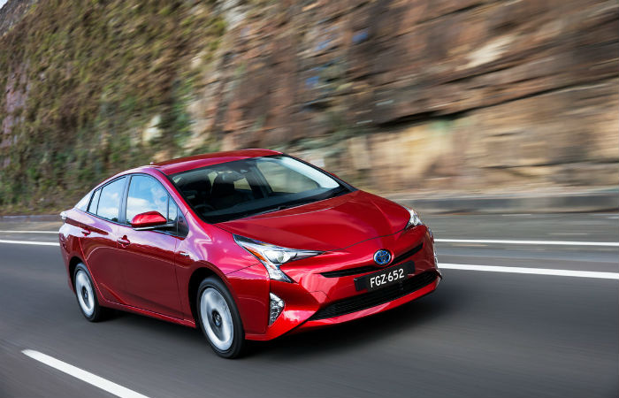 Toyota прекратила продажи гибридного Prius в России