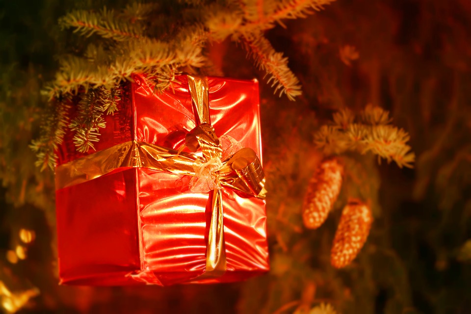 Экономист посоветовал купить новогодние подарки заранее из-за скачка цен