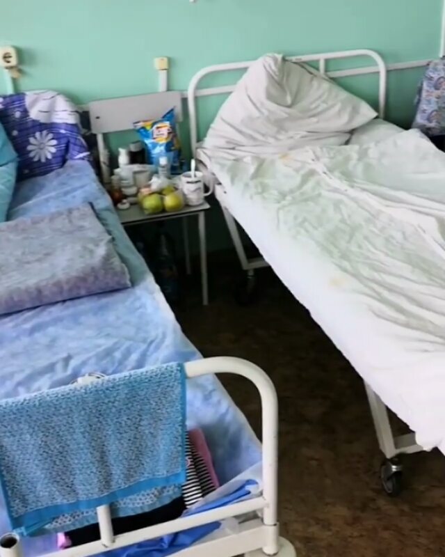 Черногорские больные коронавирусом показали, в каких условиях они лежат