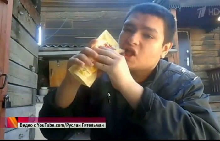 Видеоблогер из Хакасии, поедающий колбасу и майонез, стал героем сюжета на Первом канале