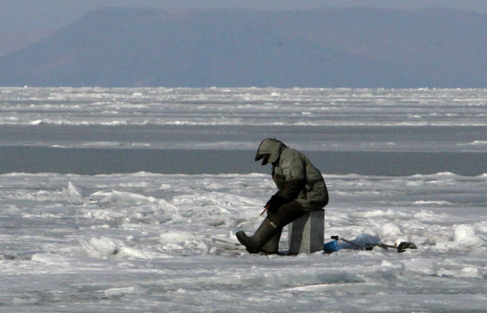 На Красноярском водохранилище умер рыбак, не дождавшись помощи