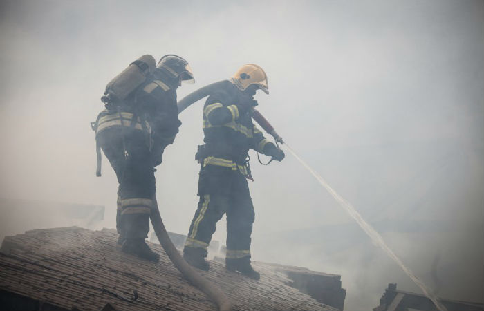 В Абакане тушили пожар по повышенному рангу сложности