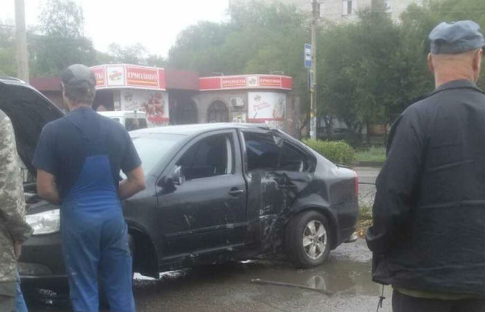 В Черногорске водитель на большой скорости влетел в столб