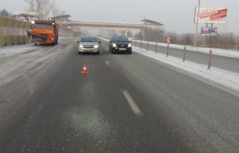 На трассе Абакан - Черногорск столкнулись четыре "Тойоты"