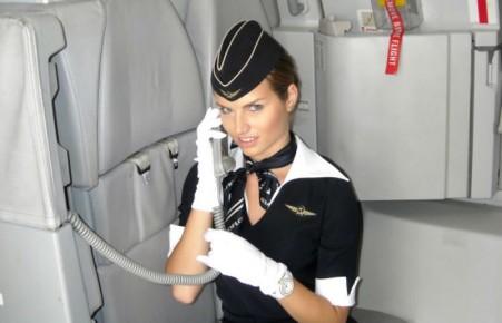 Бортпроводницы захваченного самолета рассказали о состоянии угонщика