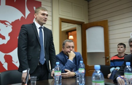 Валентин Коновалов встретился с новосибирскими коммунистами