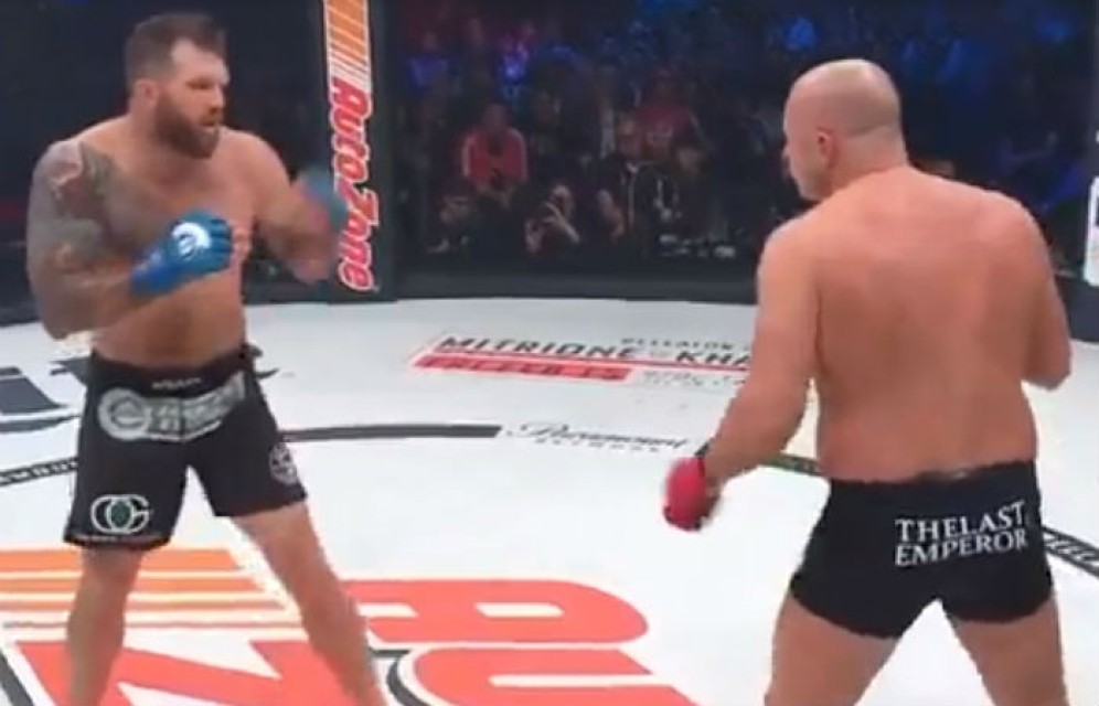 Американец нокаутировал Емельяненко за 34 секунды