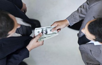 Минюст намерен отменить наказание за «вынужденную коррупцию»