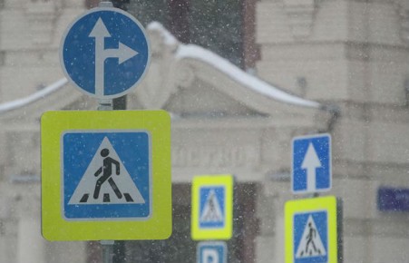 Уменьшенные дорожные знаки установят в России