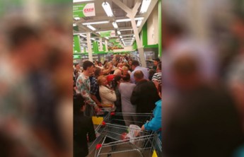 Жители Омска подрались в очереди за подешевевшим сахаром