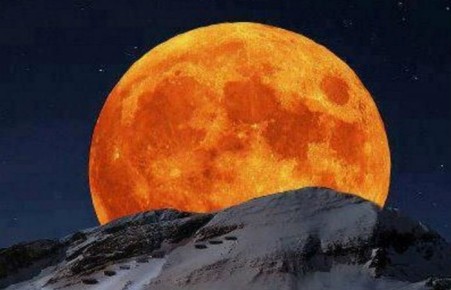 Жители России увидят суперлуние 19 февраля