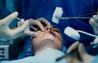 Две трети клиник пластической хирургии в России оказались опасными