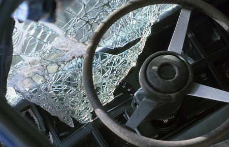 В перевернувшемся на трассе в Хакасии автомобиле пострадала пассажирка