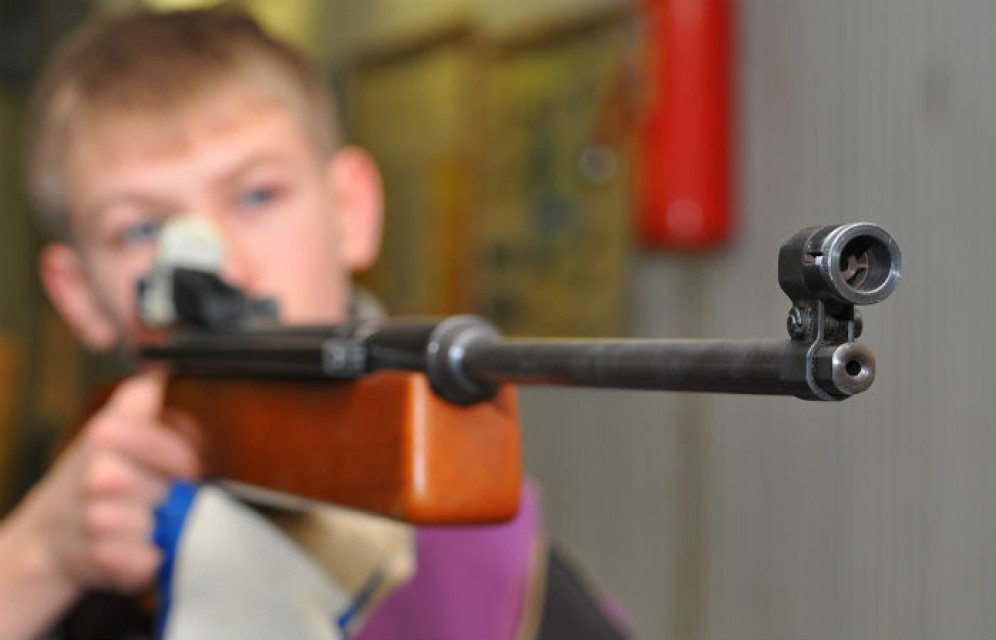 В Саяногорске подросток ранил друга выстрелом из пневматической винтовки