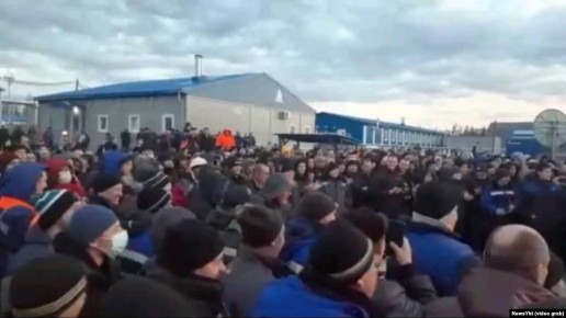 В Якутии сотни рабочих с месторождения «Газпрома» устроили митинг из-за коронавируса