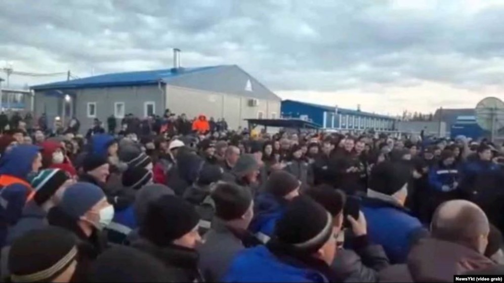 В Якутии сотни рабочих с месторождения «Газпрома» устроили митинг из-за коронавируса