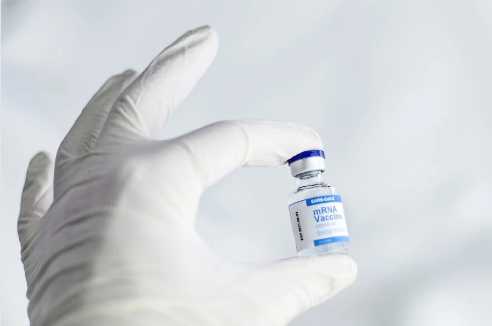 В Минздраве Хакасии рассказали когда и чем будут прививать школьников от COVID-19