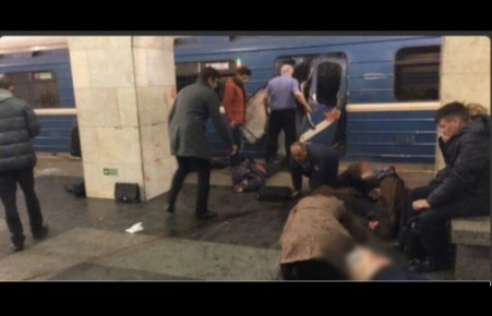 В метро Санкт-Петербурга произошел взрыв 