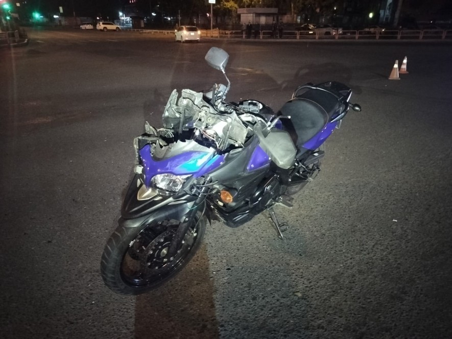 В Абакане трое мотоциклистов столкнулись с иномаркой