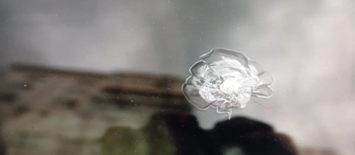 Пьяный саяногорец обстрелял из пневматической винтовки автомобили во дворе многоэтажки