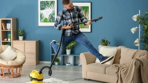 В Общественной палате предупредили о штрафе за уборку квартиры в вечернее время