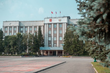 Правительство и парламент Хакасии уточнят позиции по иску о законе о межбюджете