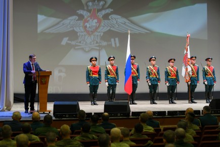 Валентин Коновалов поздравил военнослужащих и ветеранов железнодорожных войск с профессиональным праздником