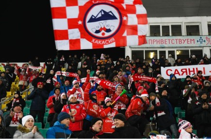 Глава Хакасии принял участие в открытии домашней серии матчей хоккейного клуба «Саяны»