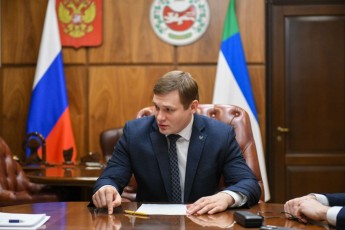 Глава Хакасии подчеркнул, что трудовые права работников бюджетных учреждений должны соблюдаться неукоснительно