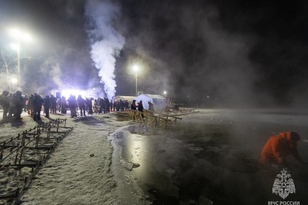 Более 3,5 тыс. жителей Хакасии приняли участие в крещенских купаниях, несмотря на мороз