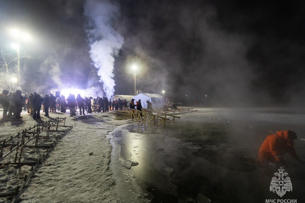 Более 3,5 тыс. жителей Хакасии приняли участие в крещенских купаниях, несмотря на мороз