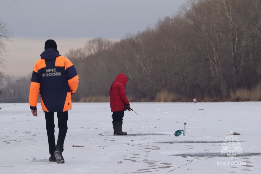 Лед на водоемах Хакасии набирает прочность