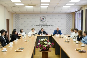 Валентин Коновалов на встрече в ХГУ: цените студенческие годы и учитесь всю жизнь