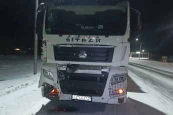 В Боградском районе грузовик врезался в "Toyota" из-за нарушения дистанции