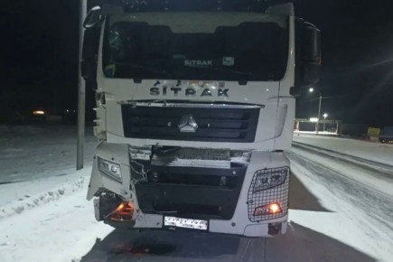 В Боградском районе грузовик врезался в "Toyota" из-за нарушения дистанции