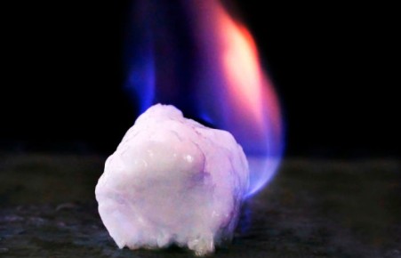 На пороге энергетической революции: Китай смог добыть «горючий лед»