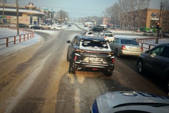 В Абакане автомобиль сбил пожилого пешехода, переходившего дорогу в неположенном месте