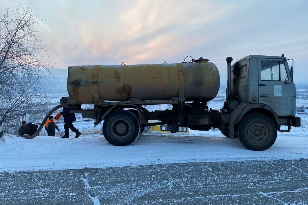 В Копьево возникла сложная ситуация с утечкой канализационных стоков