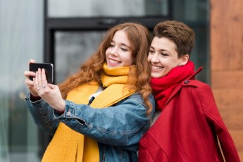 Зумеры оказались самыми счастливыми в России